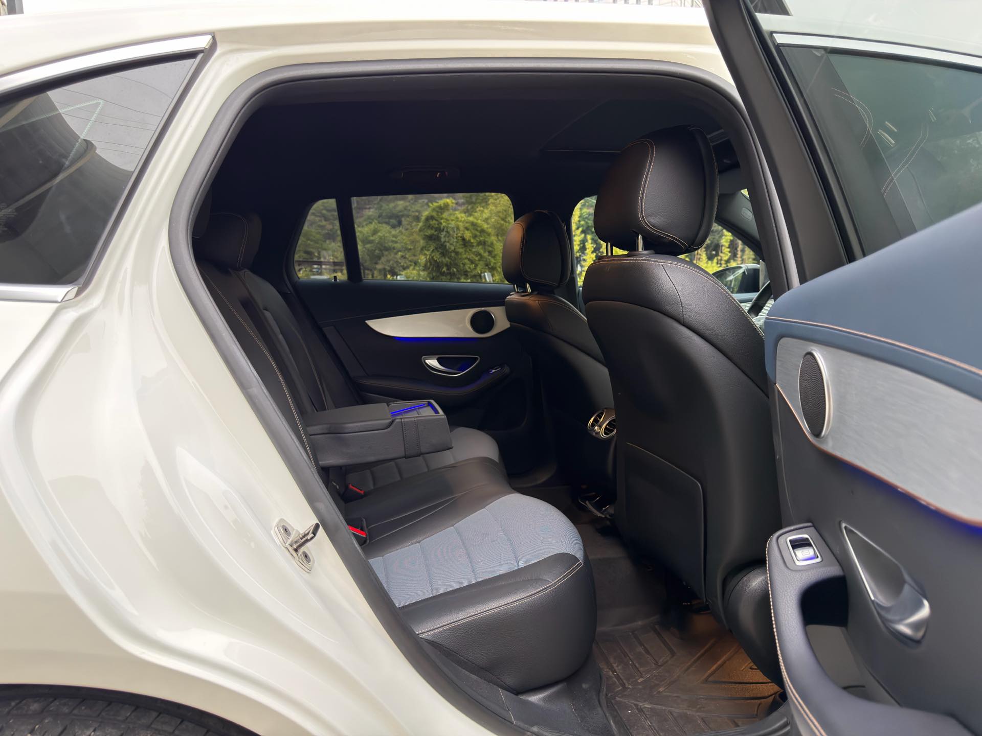 Mercedes-Benz EQC Class 2022 image de voiture #12