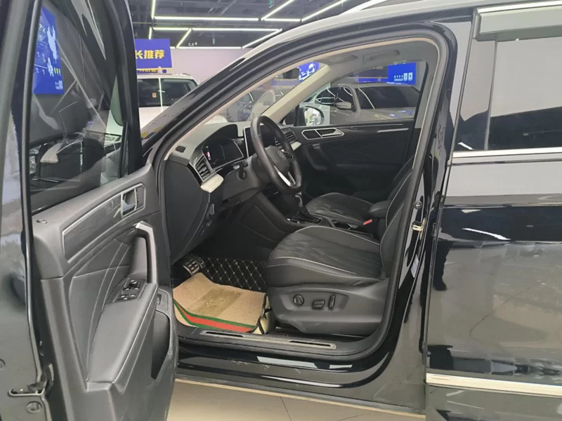 Volkswagen Tiguan L 2021 car image #12