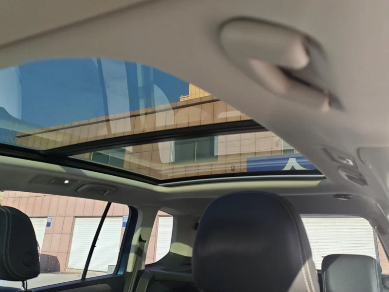 Volkswagen Touran 2018 car image #12