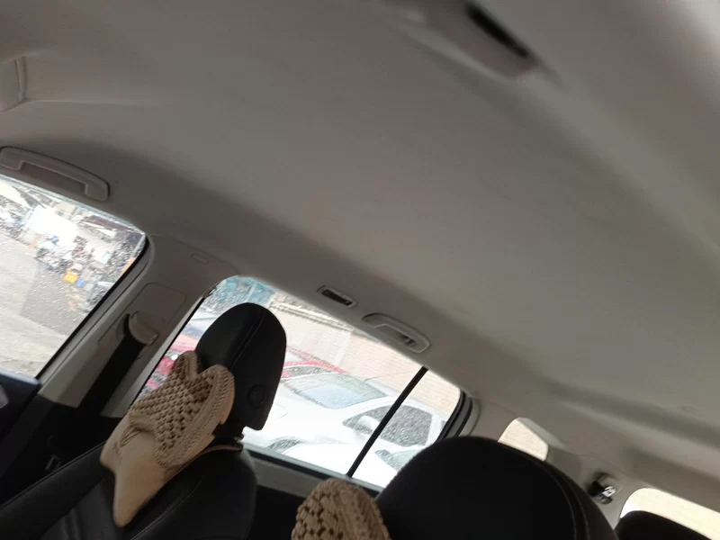 Volkswagen Touran 2018 car image #12