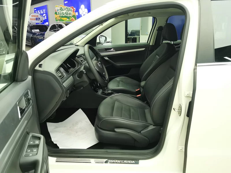 Volkswagen Gran Lavida 2018 immagine di auto #12