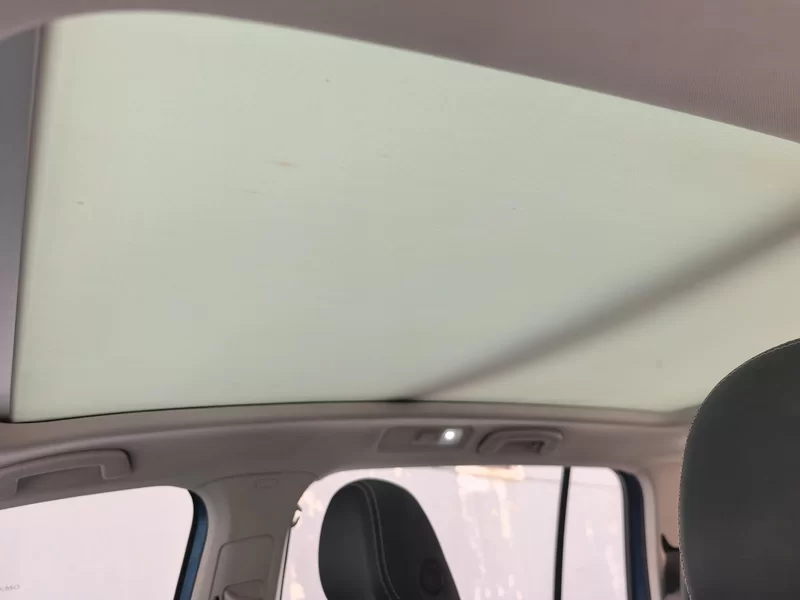 Volkswagen Touran 2018 car image #12