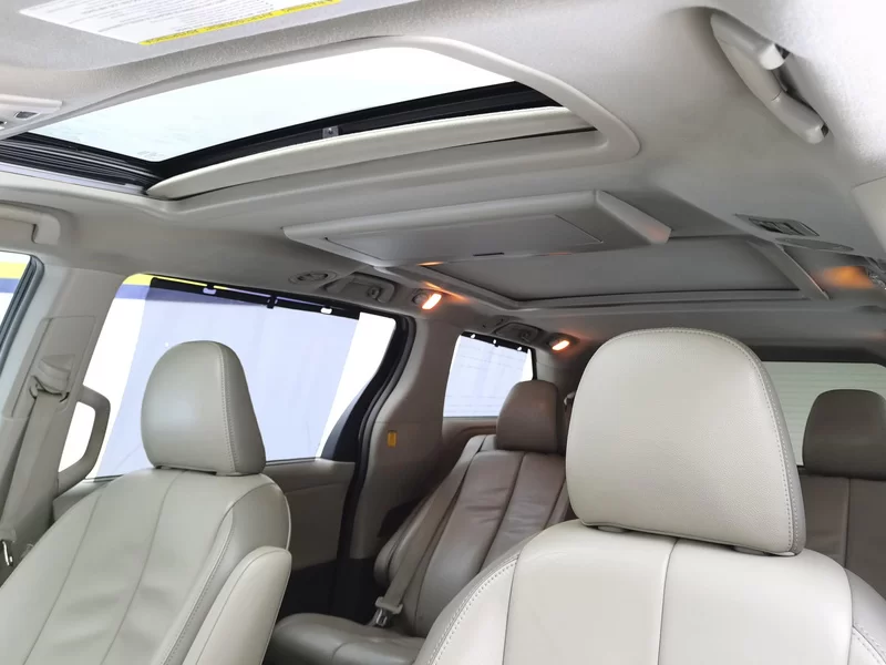 Toyota SIENNA 2013 car image #12