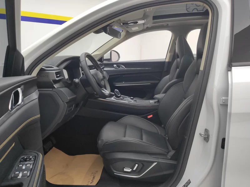 Lynk & Co 01 2024 car image #12