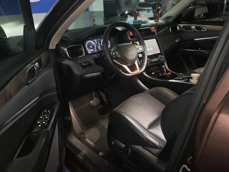 Lynk & Co 01 2018 car image #12