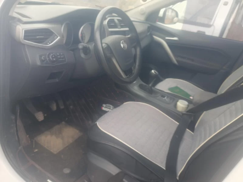 MG GS 2015 car image #12