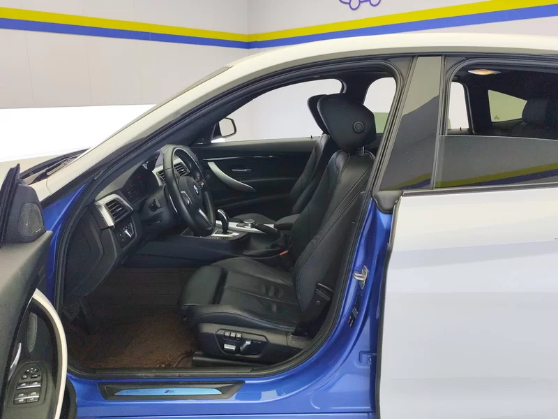 BMW 3 Series GT 2018 immagine di auto #12