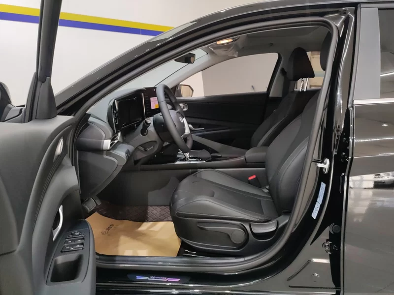 Hyundai Elantra 2025 car image #12