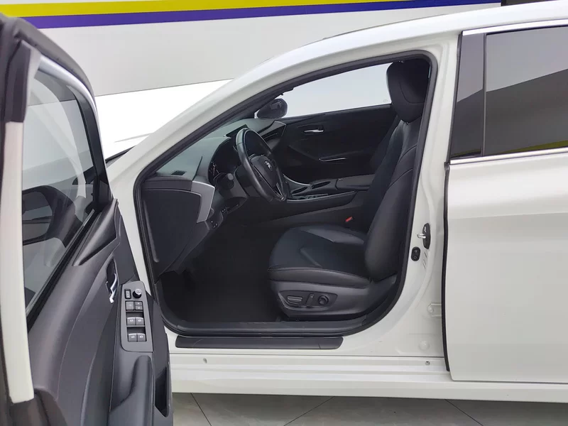 Toyota Avalon 2023 car image #12