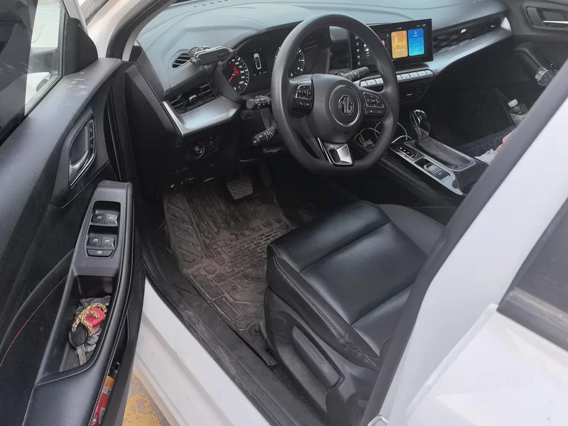 5 2023 immagine di auto #12