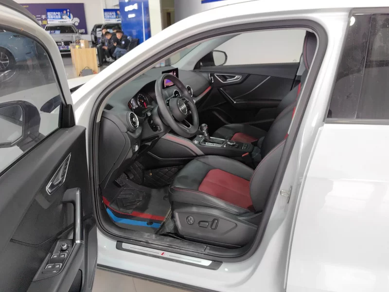 Audi Q2L 2020 car image #12