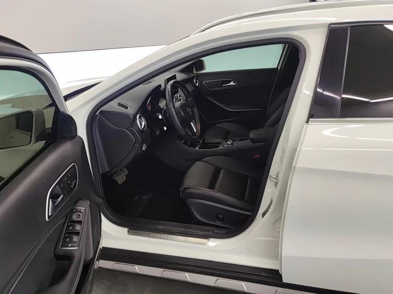 Mercedes-Benz GLA Class 2016 immagine di auto #12