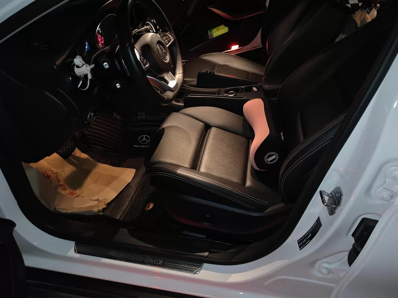 Mercedes-Benz GLA Class 2019 car image #12