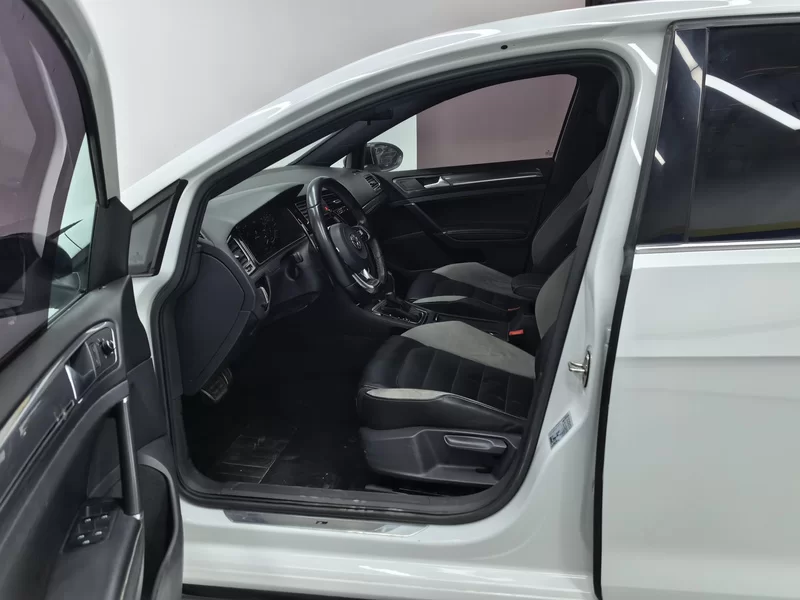 Volkswagen Golf 2020 car image #12