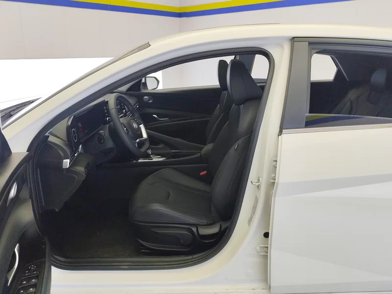 Hyundai Elantra 2023 car image #12