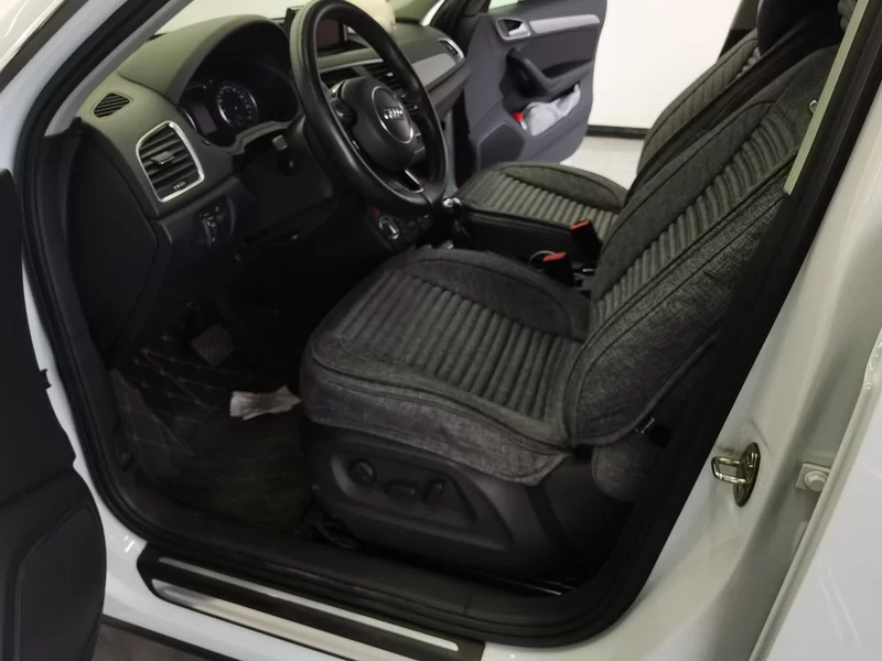 Audi Q3 2016 car image #12