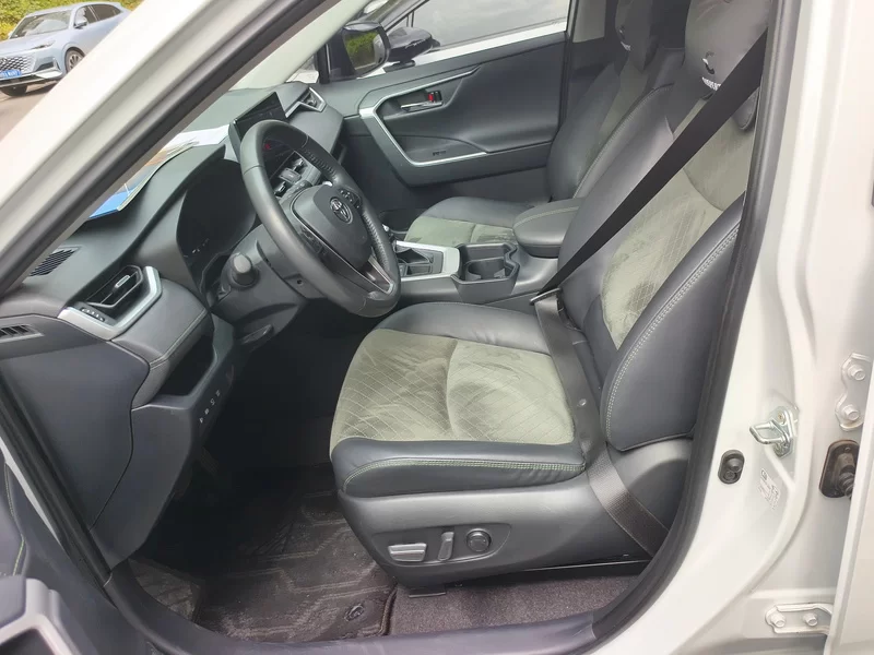 Toyota RAV4 2023 immagine di auto #12