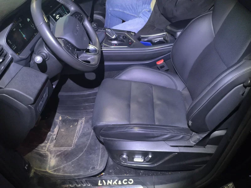 Lynk & Co 01 2022 car image #12