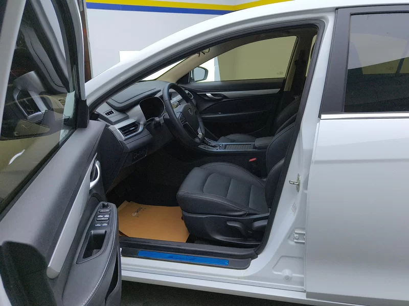GEELY Emgrand 2019 car image #12