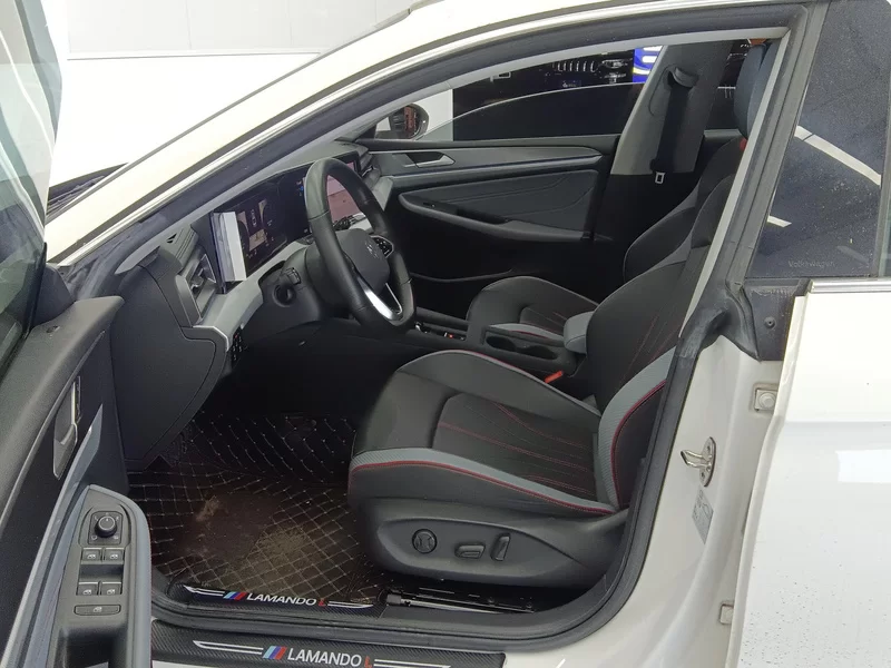 Volkswagen Lamando 2023 car image #12
