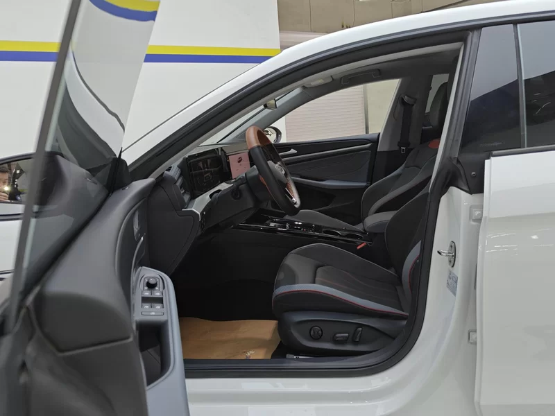 Volkswagen Lamando 2023 immagine di auto #12