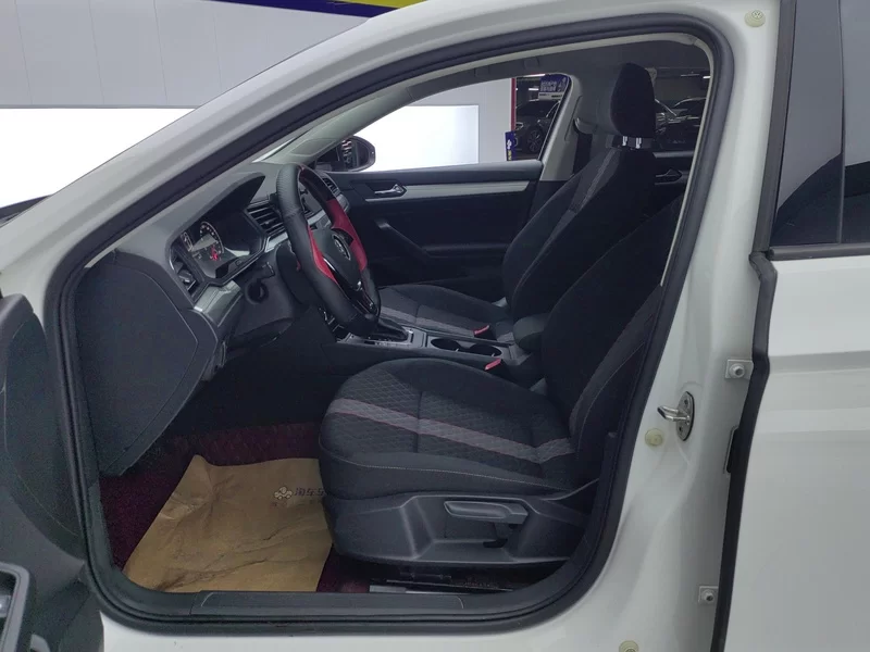 Volkswagen Lamando 2022 car image #12