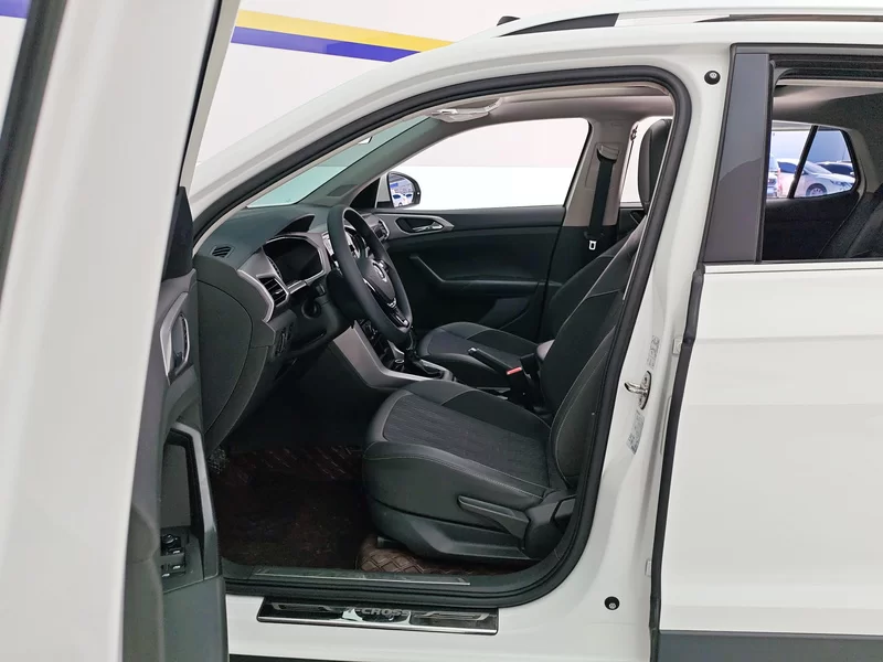 Volkswagen T-Cross 2019 #12 Volkswagen T-Cross 2019 car image #12
