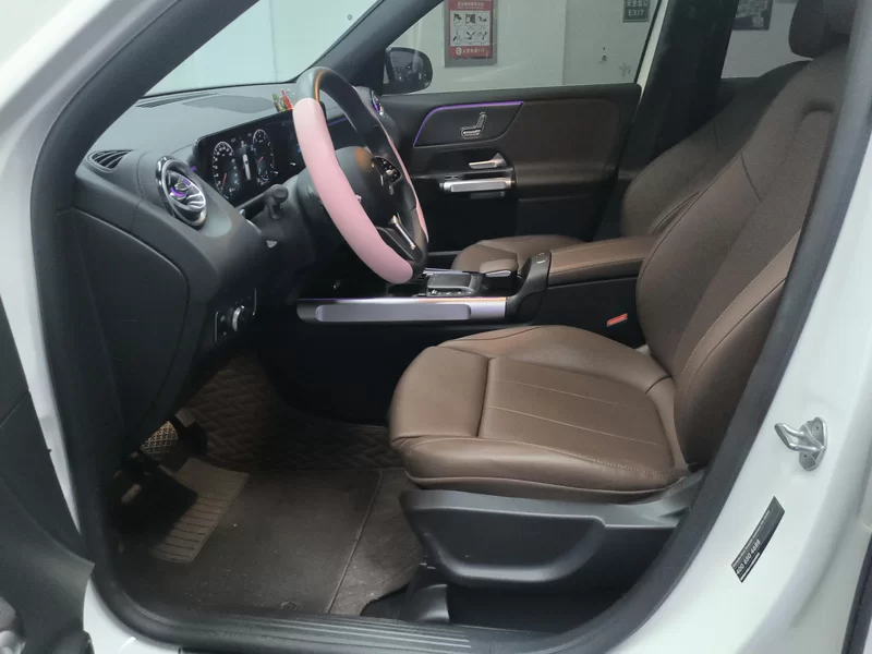 Mercedes-Benz GLB Class 2022 car image #12