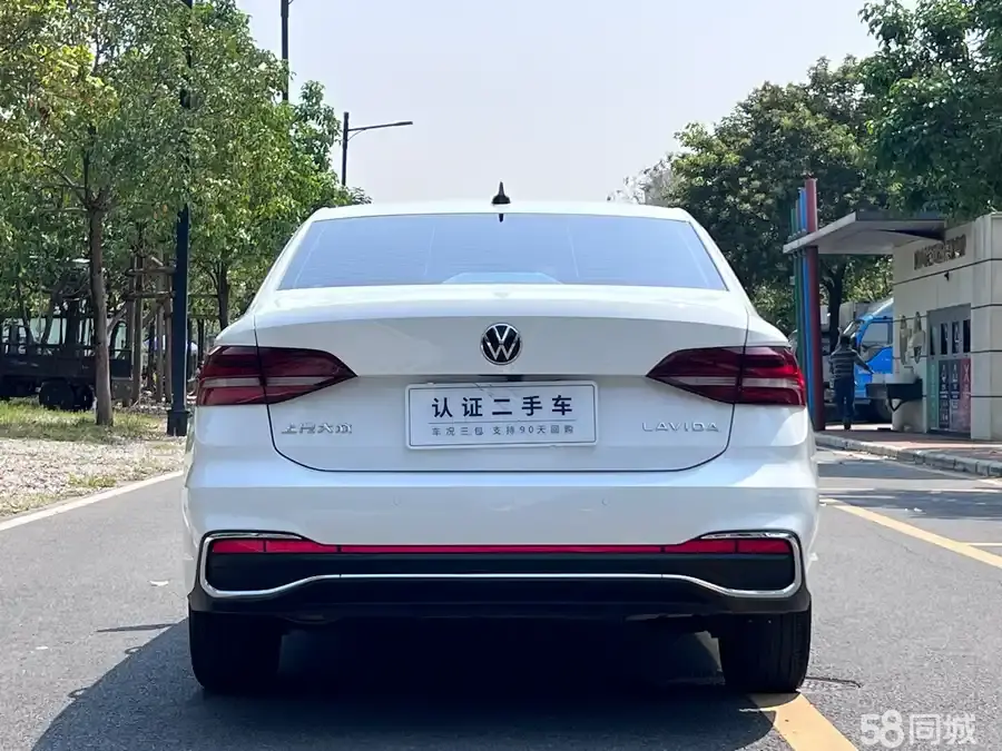 Volkswagen e-up! 2022 immagine di auto #12