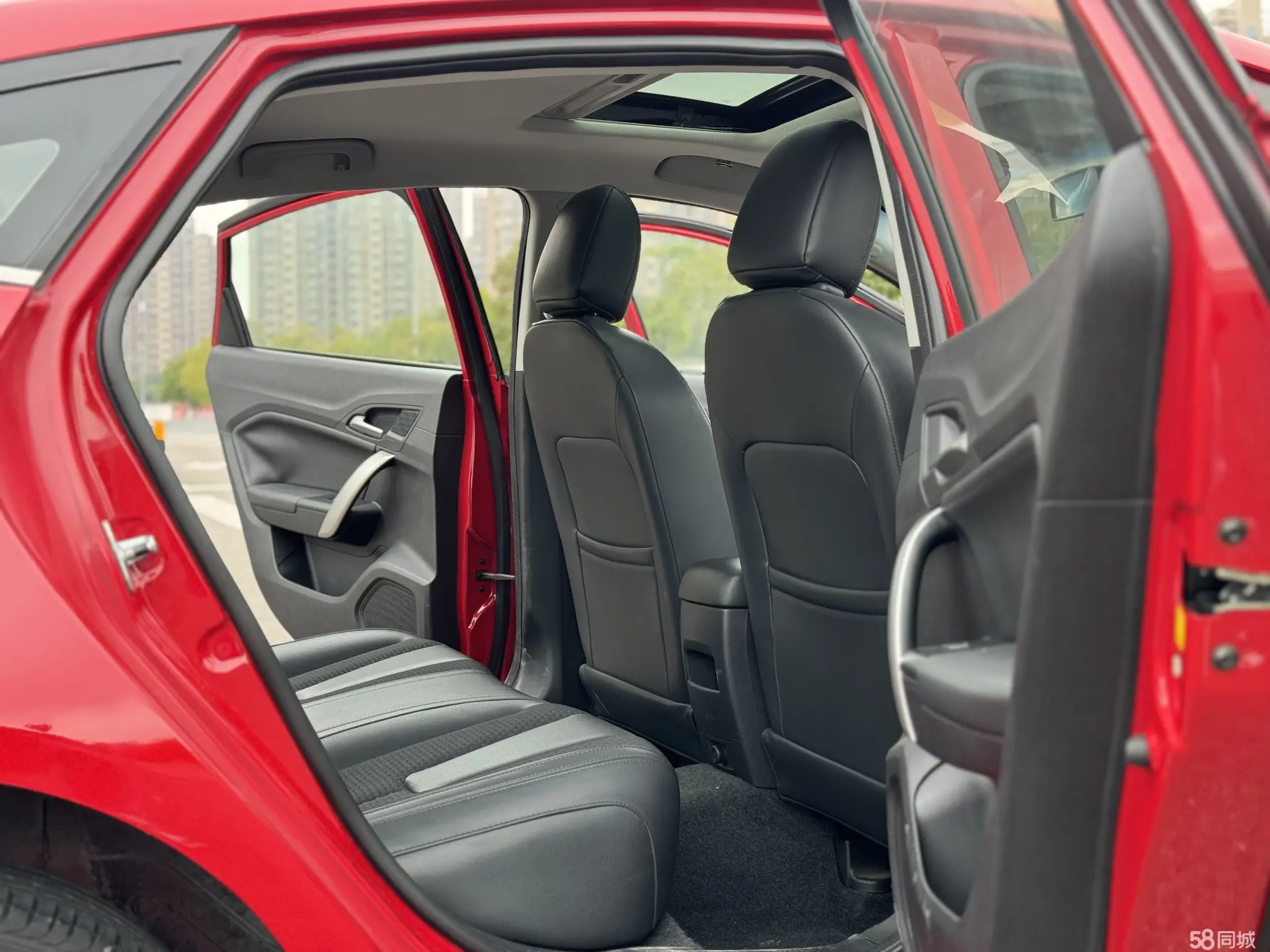 MG GT 2015 car image #12