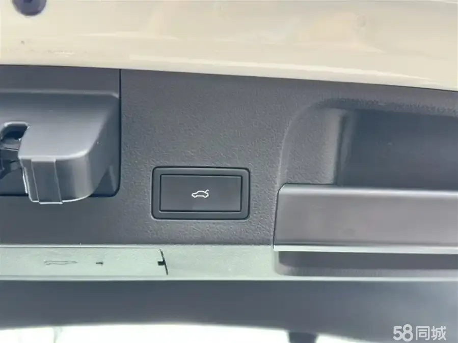 Volkswagen e-up! 2020 immagine di auto #12