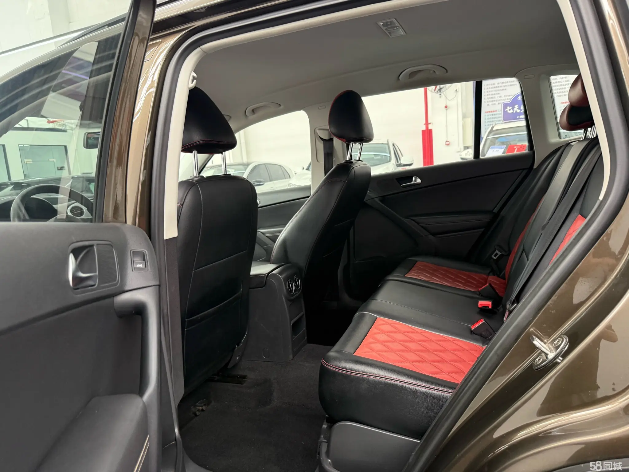 Volkswagen Tiguan 2018 car image #12