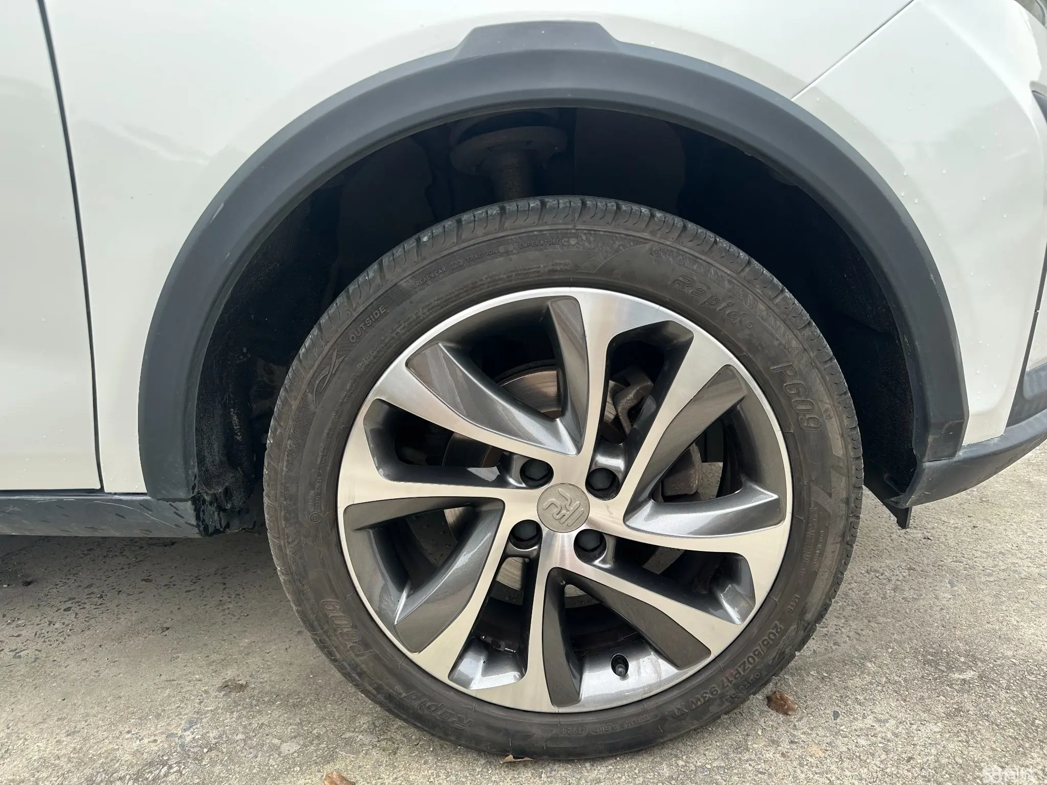 BYD Yuan 2018 صورة سيارة #12