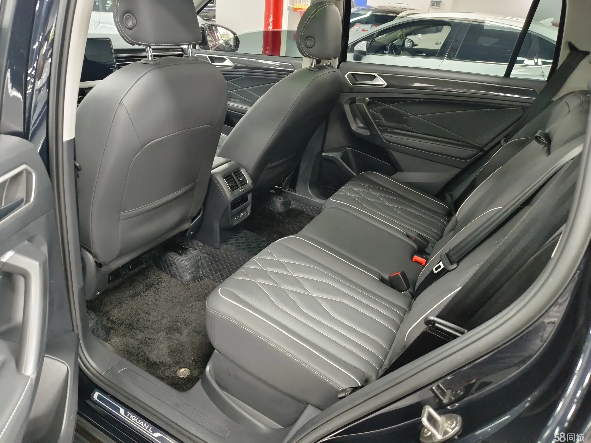 Volkswagen Tiguan L 2022 immagine di auto #12