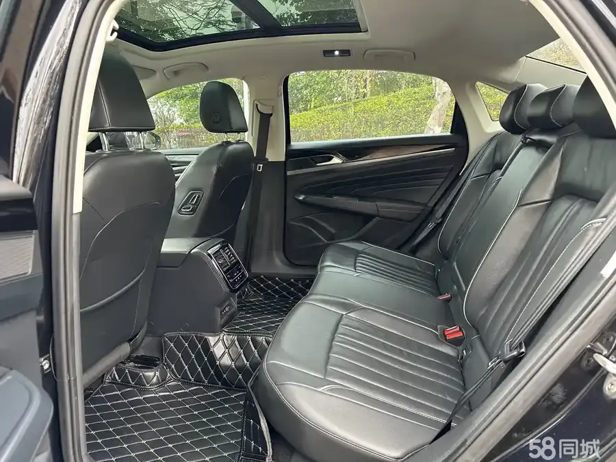 Volkswagen Passat 2021 car image #12