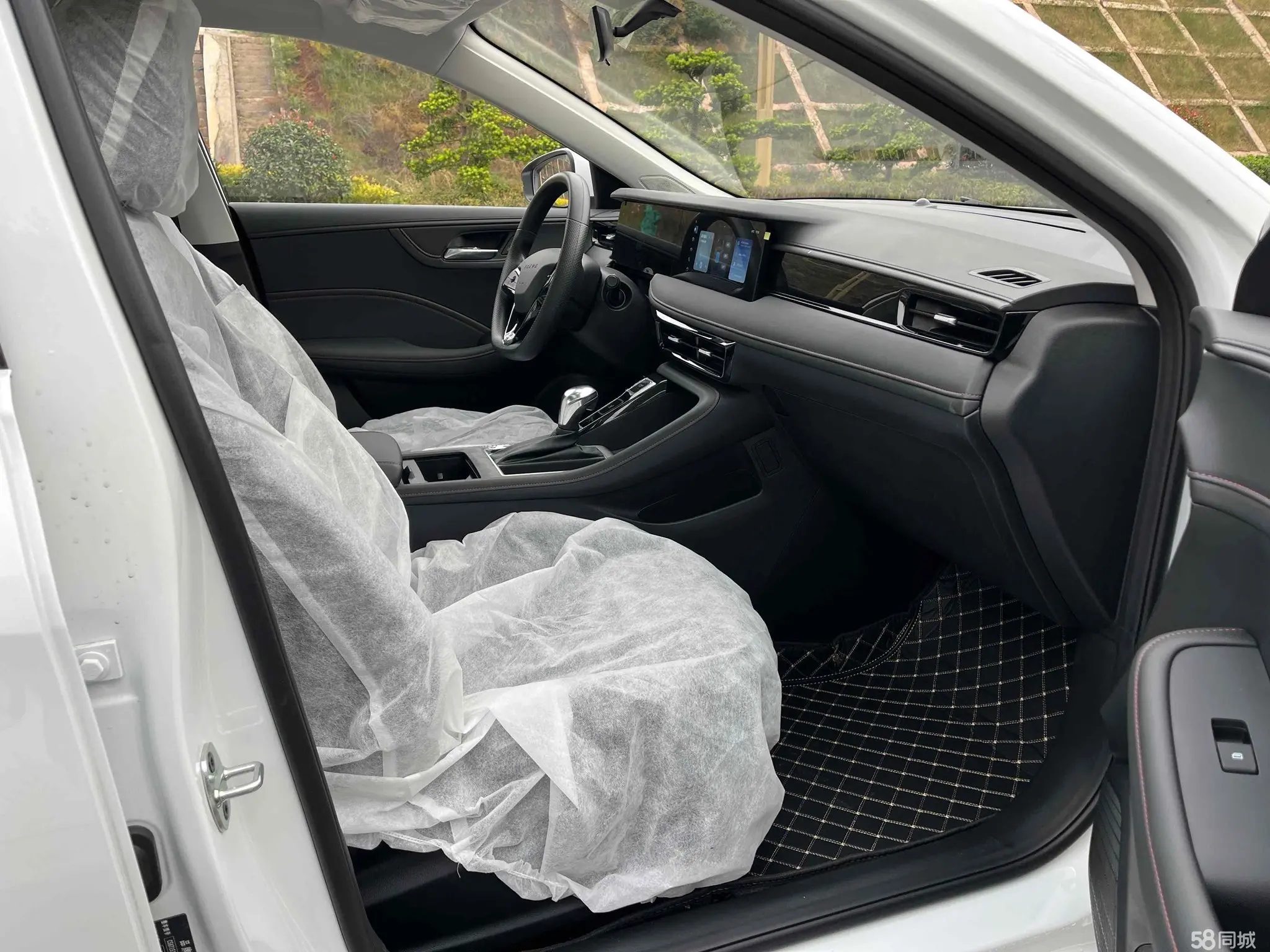 Roewe i5 2025 #12 Roewe i5 2025 car image #12