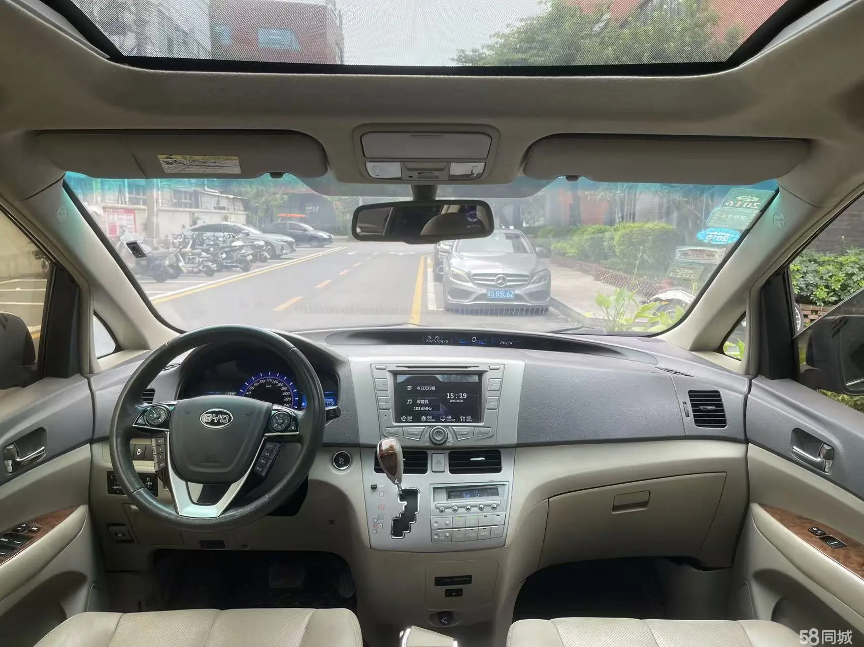 BYD M6 2014 car image #12