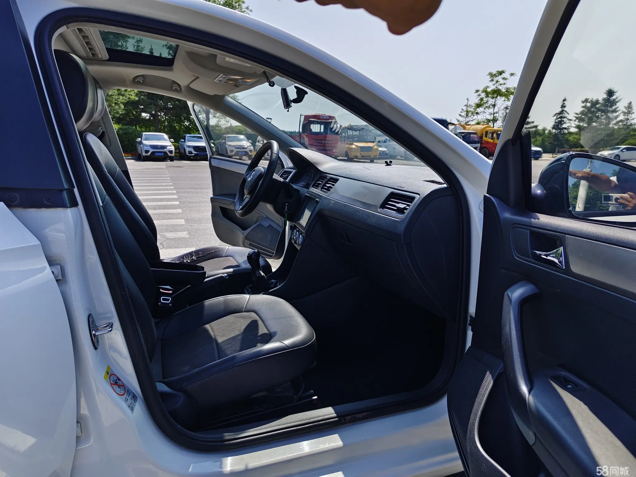 Skoda Rapid Spaceback 2016 car image #12