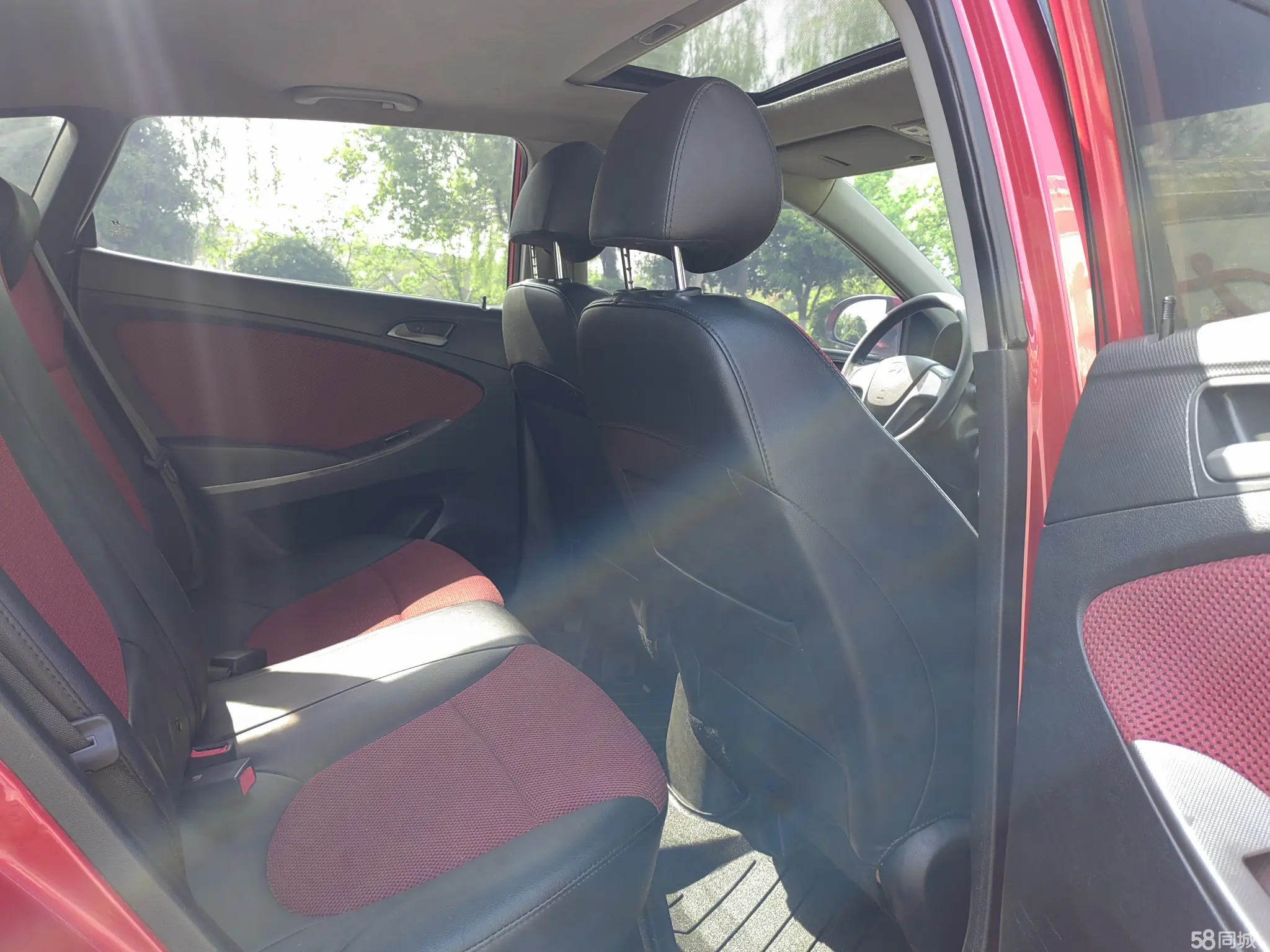 Hyundai Reina Hatchback 2015 car image #12