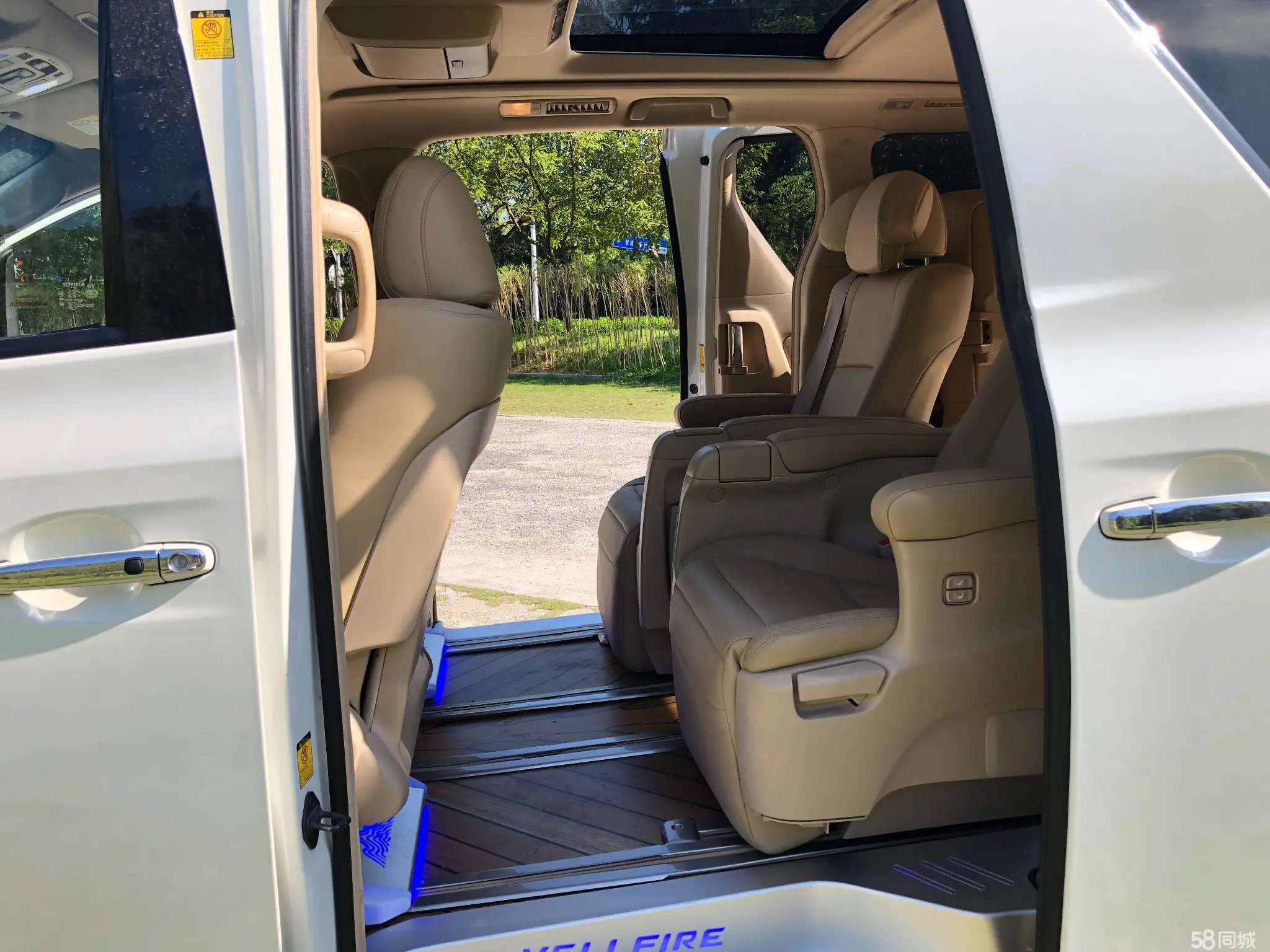 丰田 埃尔法 2010 汽车图片 #12