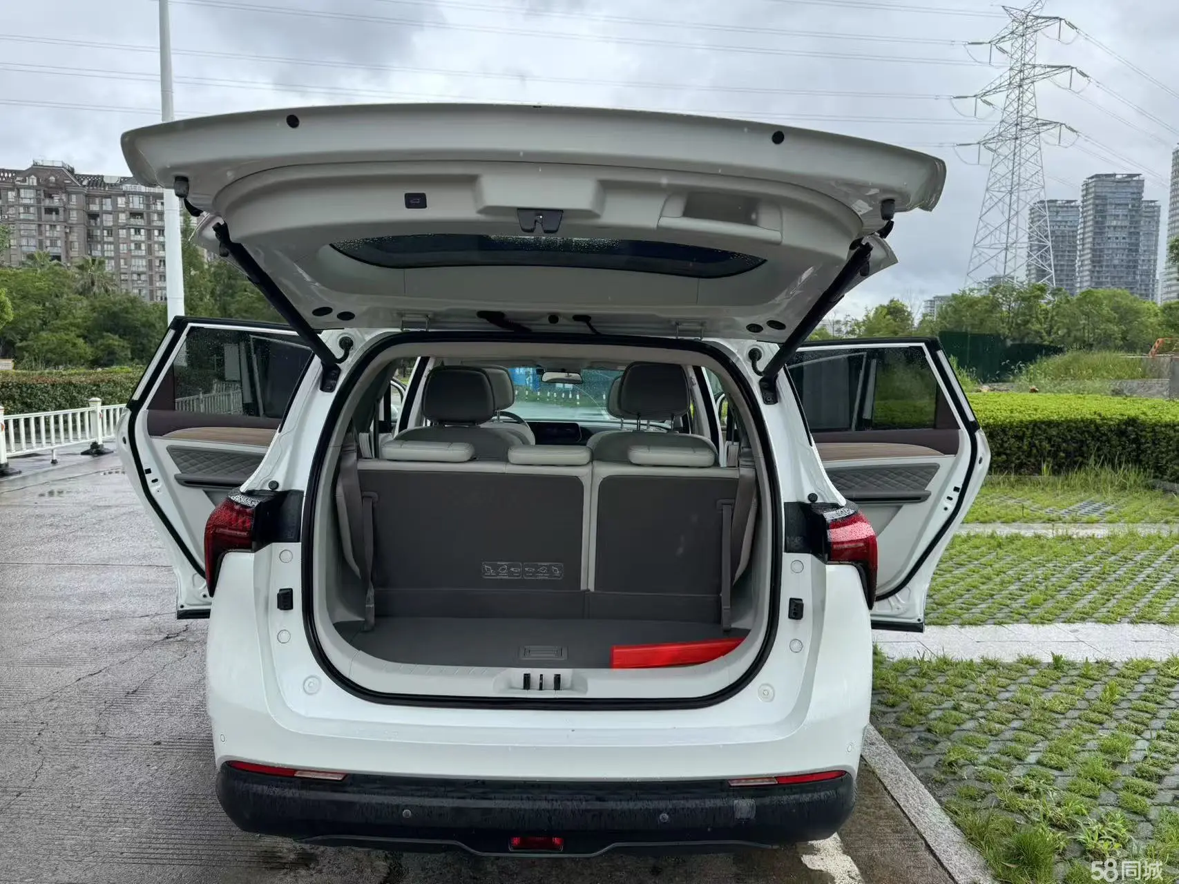 Forthing Yacht 2023 car image #12