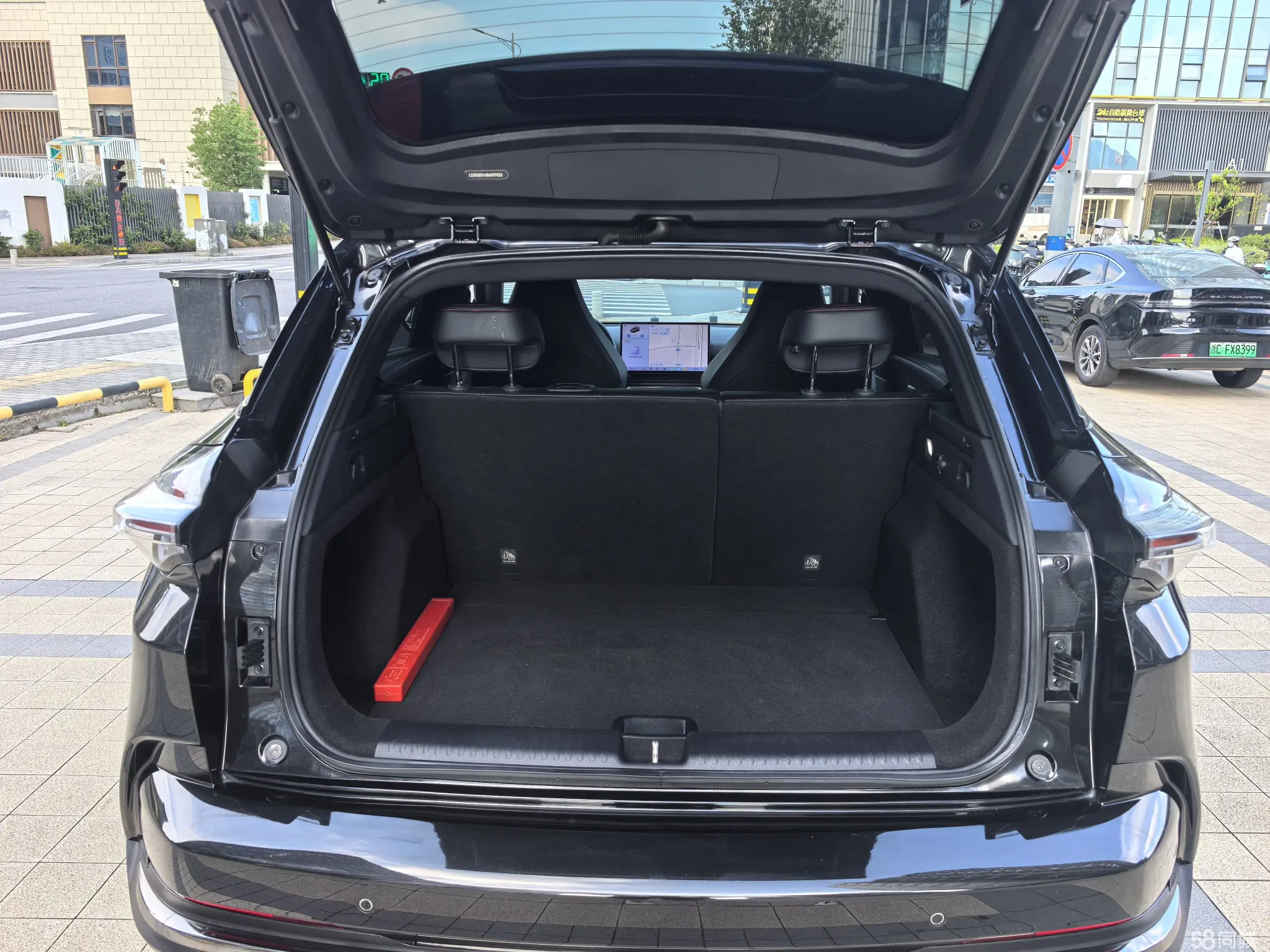 哪吒汽车 哪吒X 2024 汽车图片 #12