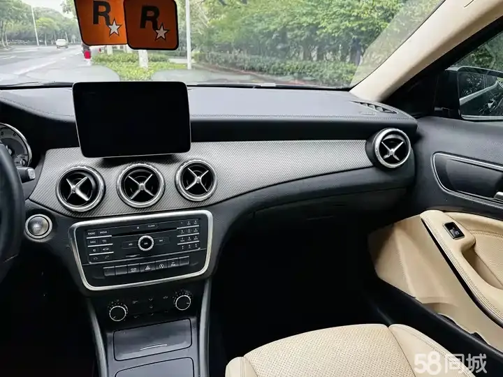 Mercedes-Benz GLA Class 2015 car image #12