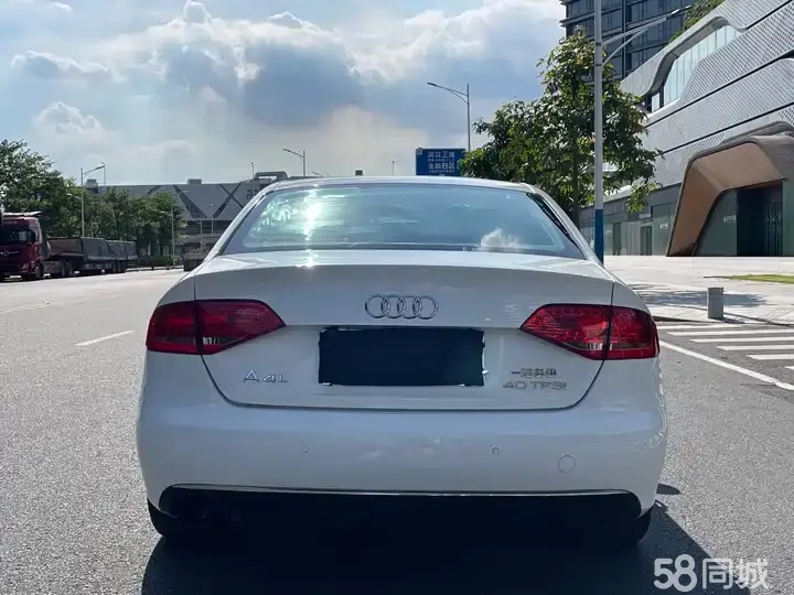 Audi A4 2010 car image #12