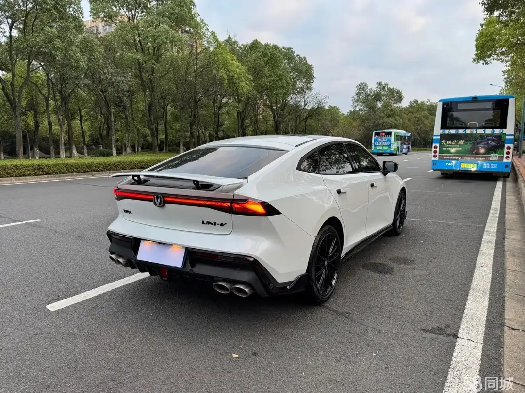 Changan UNI-V 2023 صورة سيارة #12