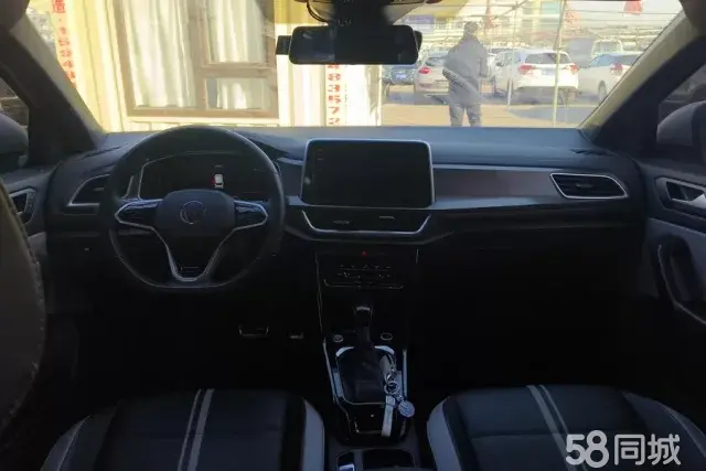 Volkswagen T-Roc 2024 car image #12