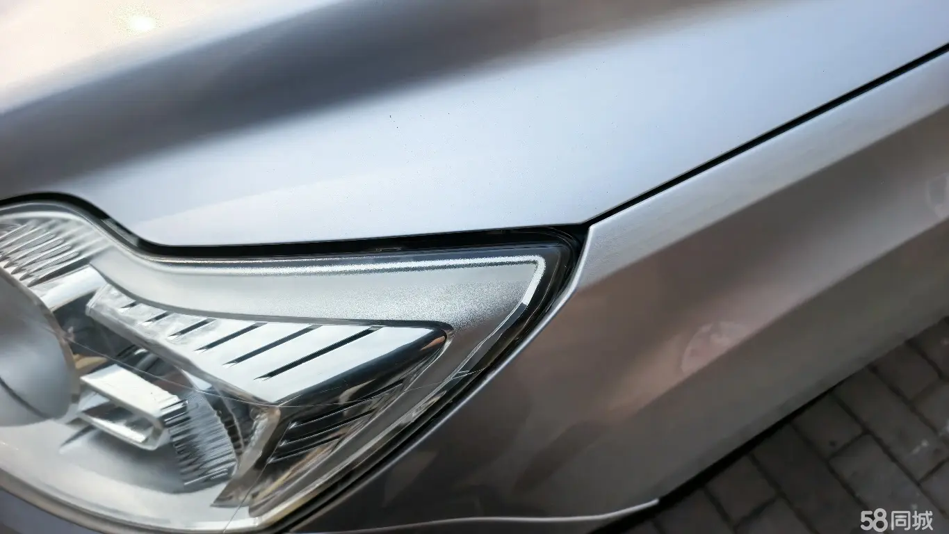 Ford Focus 2010 car image #12