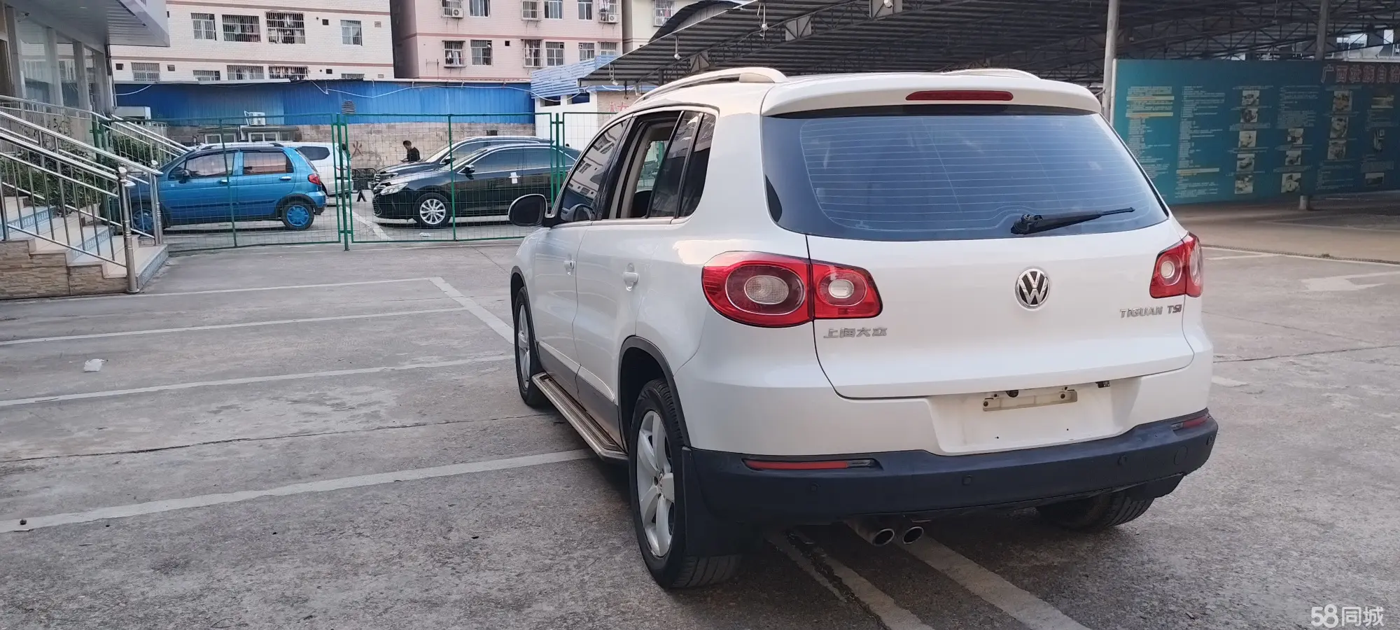 Volkswagen Tiguan 2012 car image #12
