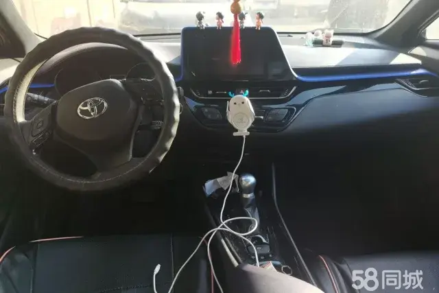 Toyota C-HR 2019 immagine di auto #12