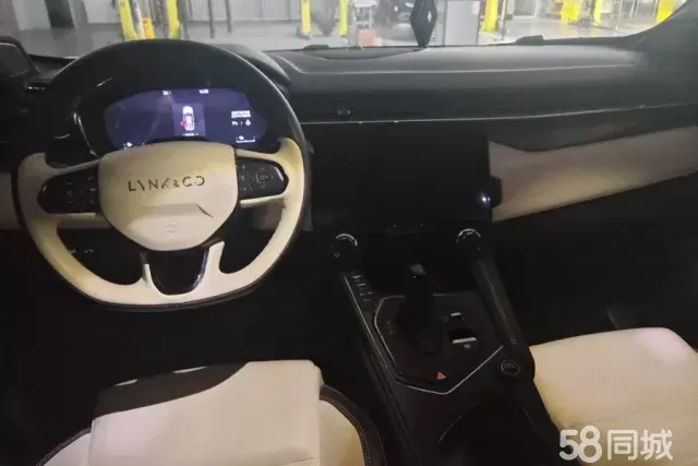 Lynk & Co 01 EM-P 2022 car image #12